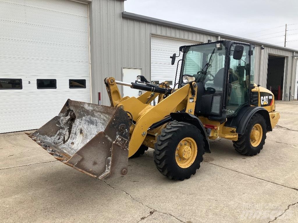 CAT 906 H Kolesni nakladalci