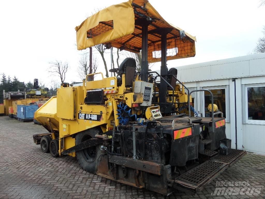 CAT AP 600 Asfaltni finišerji