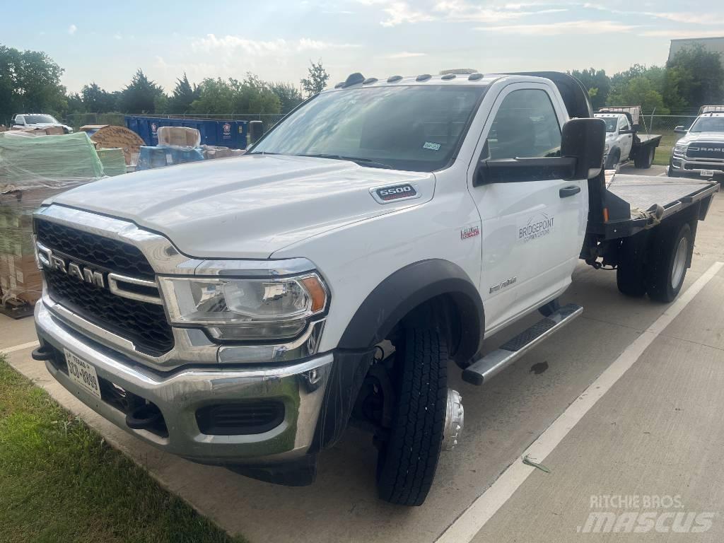 RAM 5500 Tovornjaki s kesonom/platojem