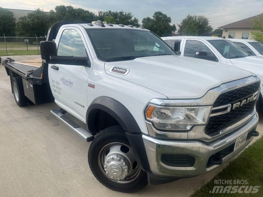 RAM 5500 Tovornjaki s kesonom/platojem