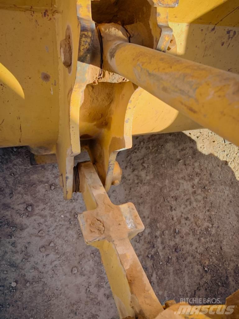 CAT 920 Kolesni nakladalci