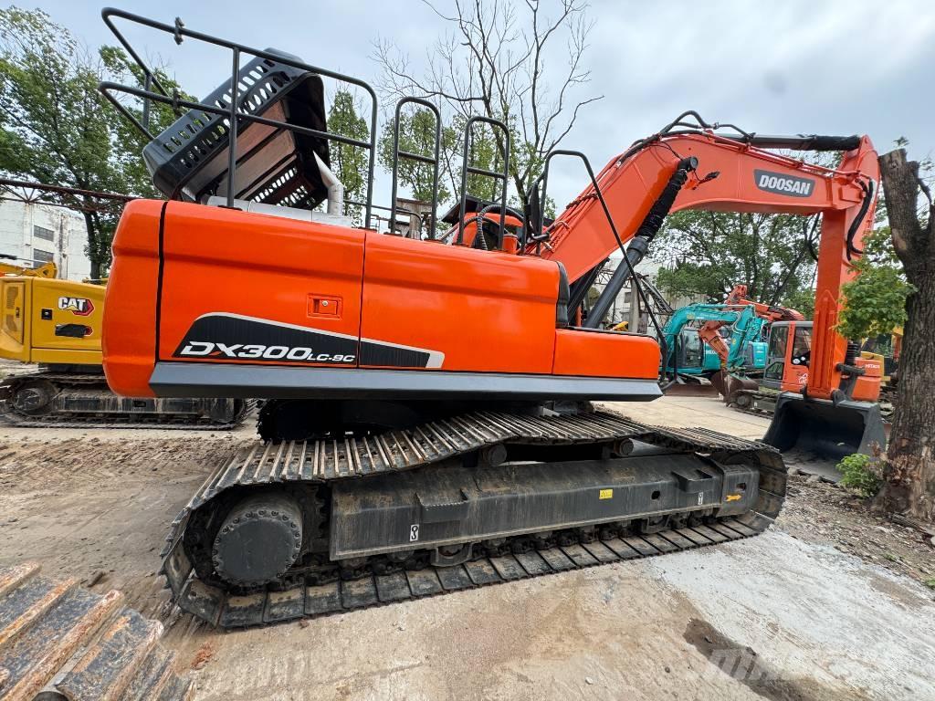 Doosan DX 300 Bagri goseničarji