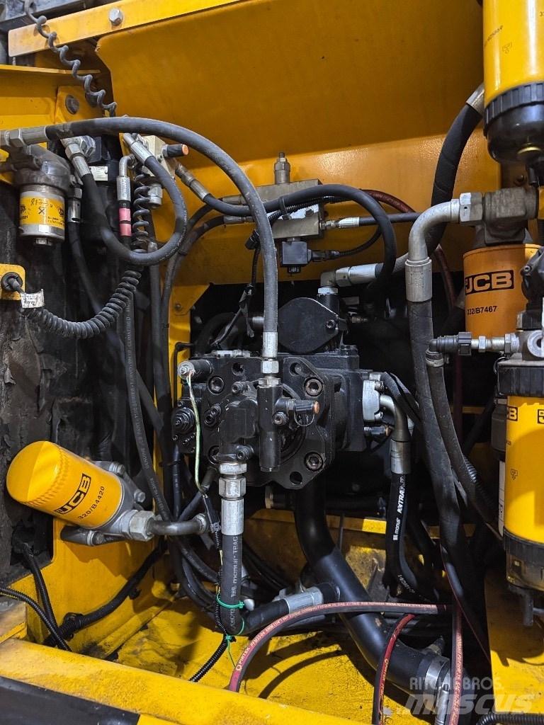 JCB JS 160 W Bagri na kolesih