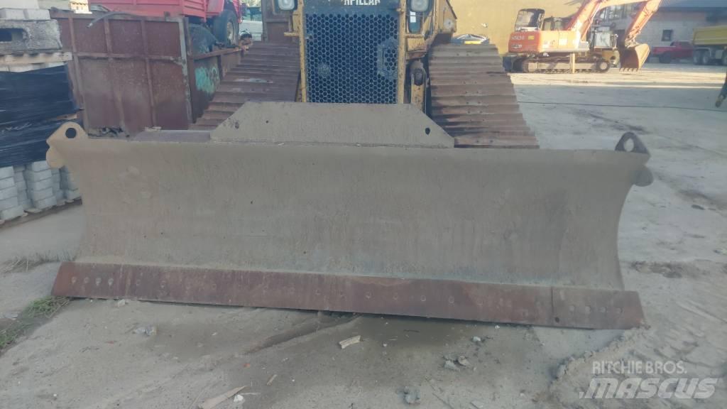 CAT D 4 LGP Buldožerji goseničarji
