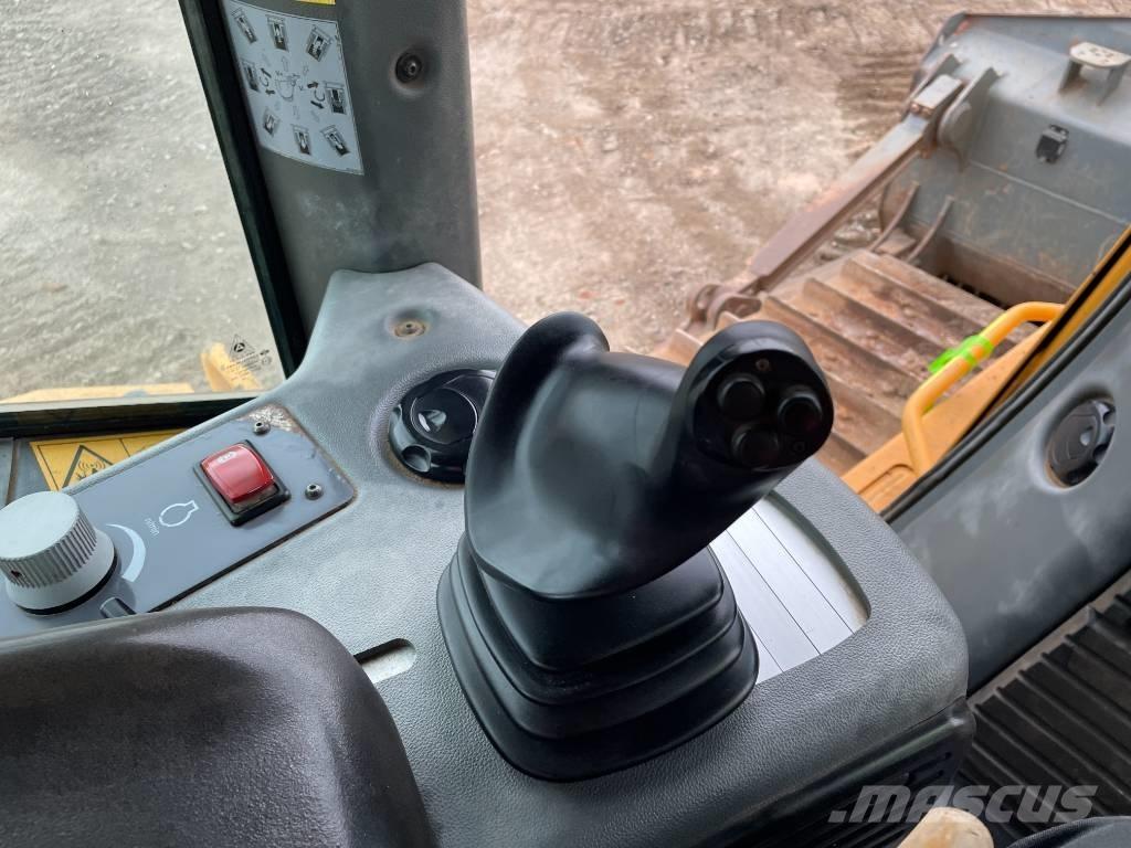 Liebherr PR 746 Buldožerji goseničarji