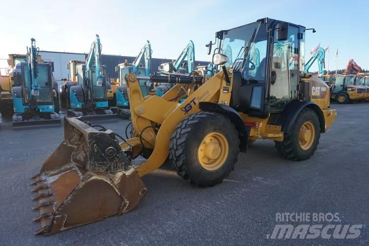 CAT 906 M Kolesni nakladalci