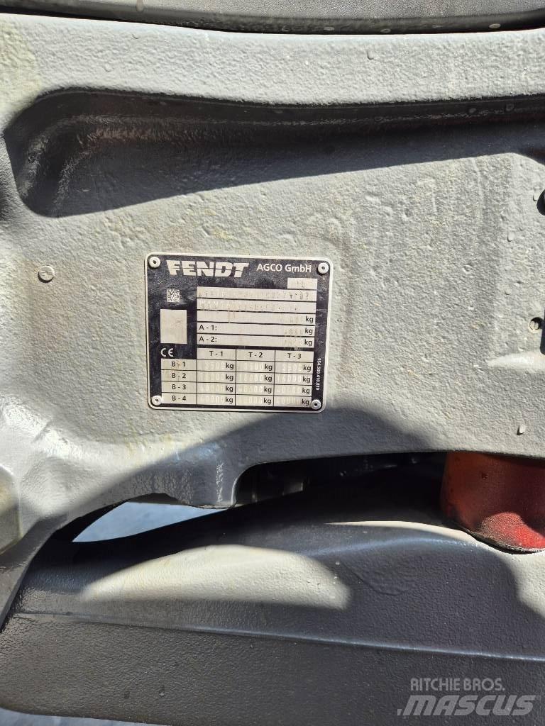 Fendt 718 Vario Traktorji