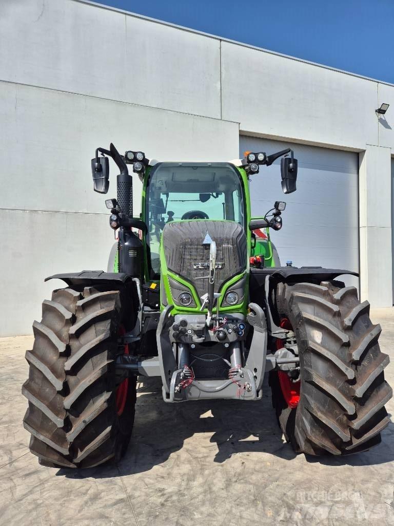 Fendt 718 Vario Traktorji