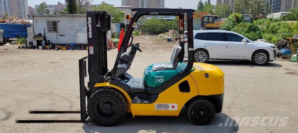 Komatsu 3 Dizelski viličarji