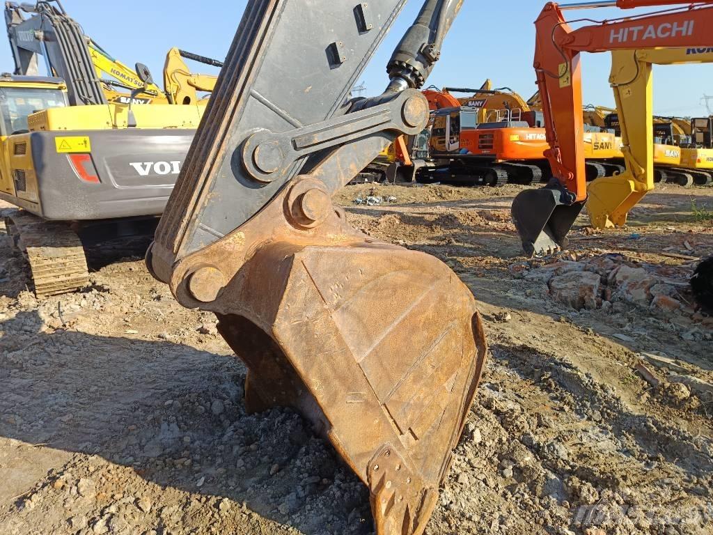 Volvo EC 240 Bagri goseničarji