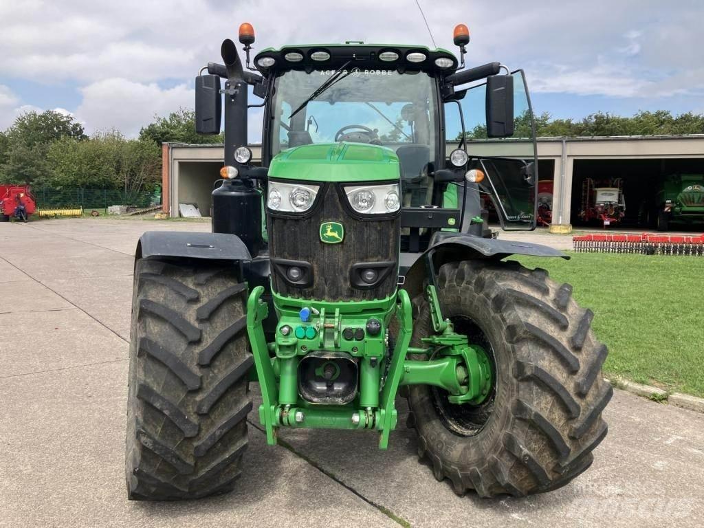 John Deere 6215R Traktorji