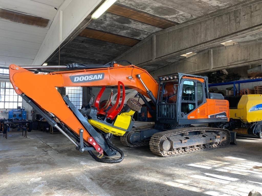 Doosan DX 235 NLC-5 Bagri goseničarji