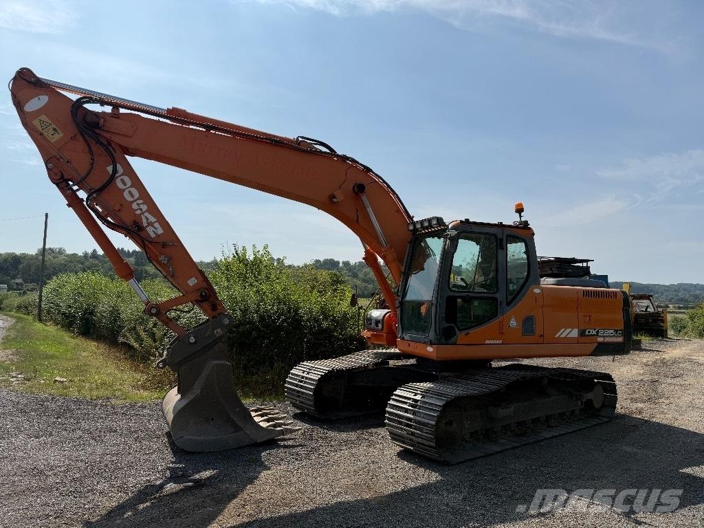 Doosan DX 225 LC Bagri goseničarji