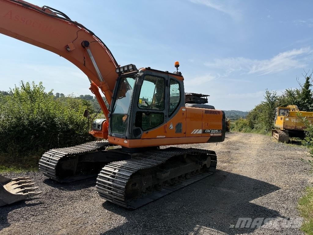 Doosan DX 225 LC Bagri goseničarji