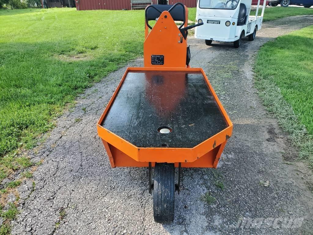 Taylor-Dunn SC100 Vlečna vozila