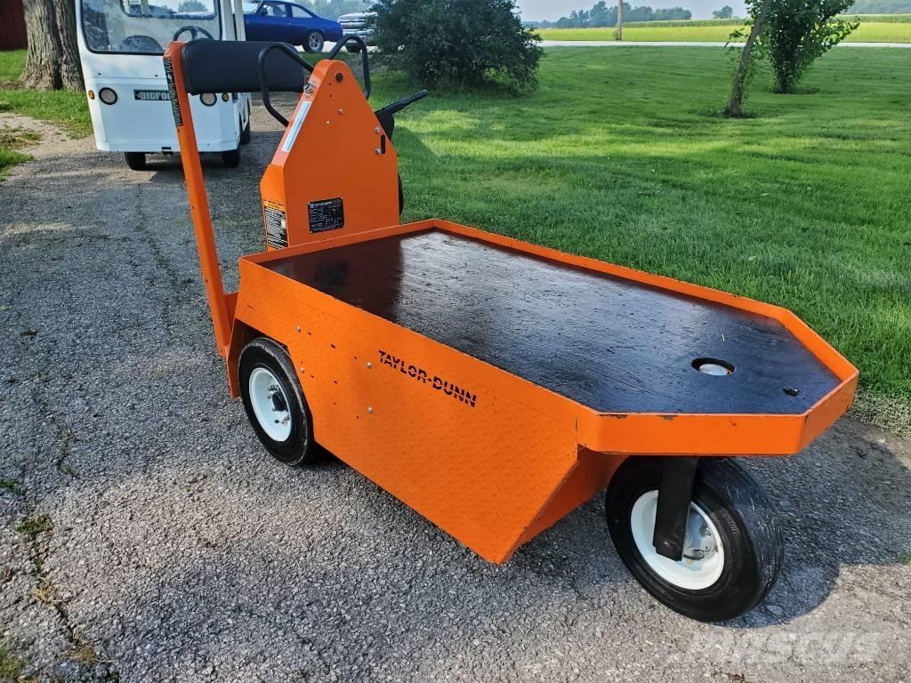 Taylor-Dunn SC100 Vlečna vozila