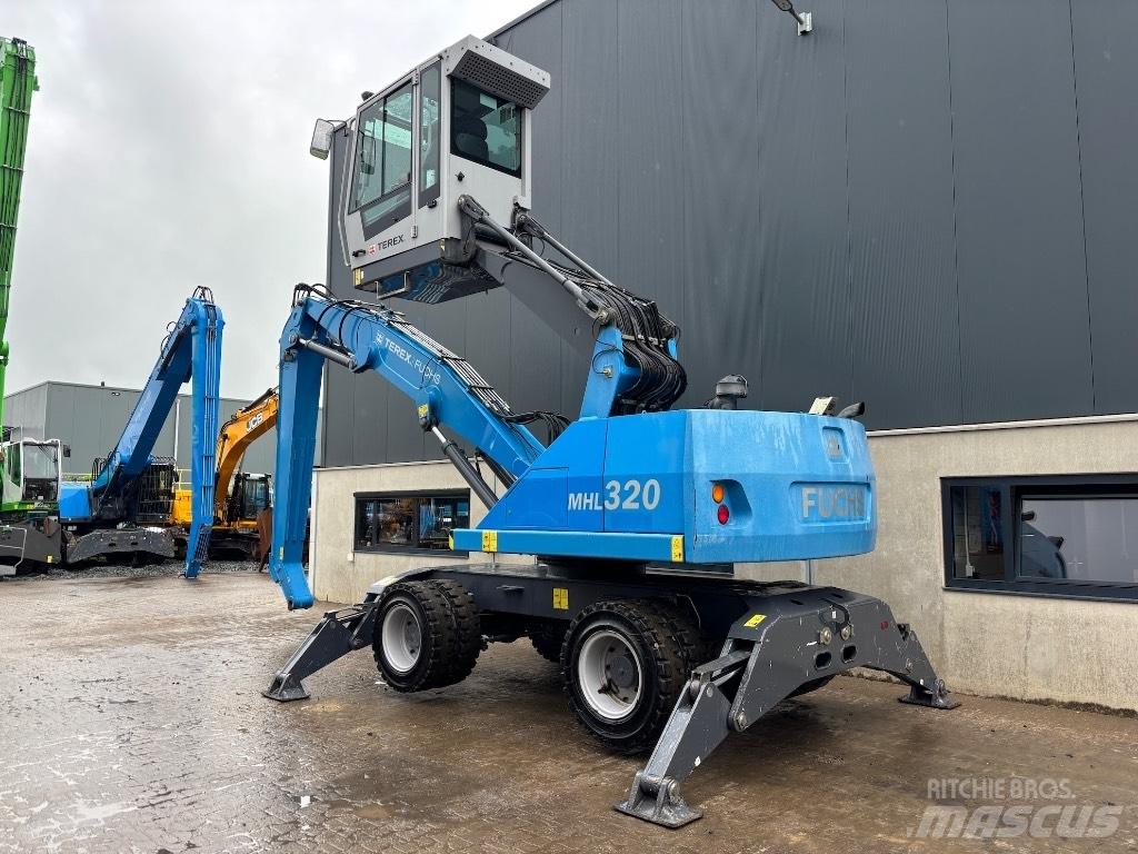 Fuchs MHL 320 D Bagri za prekladanje primarnih/sekundarnih surovin