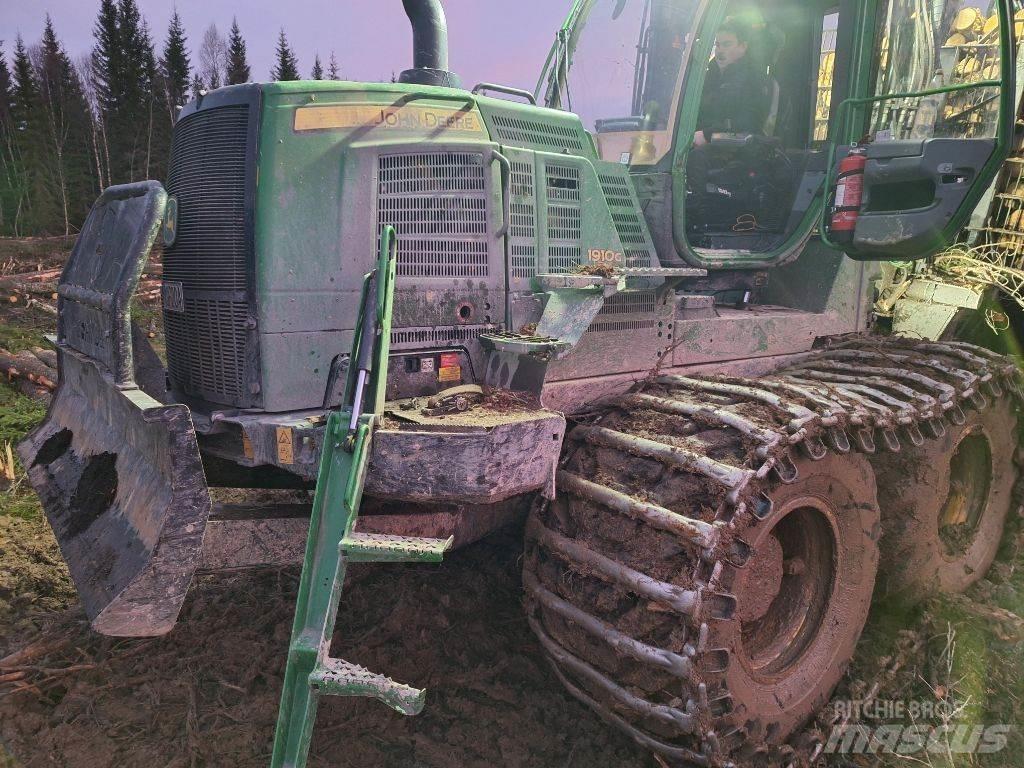 John Deere 1910 Forwarderji