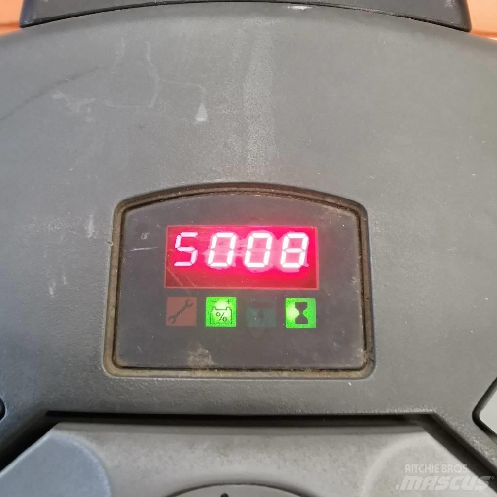 BT OSE 250 P Nizko dvižni komisionirni viličar