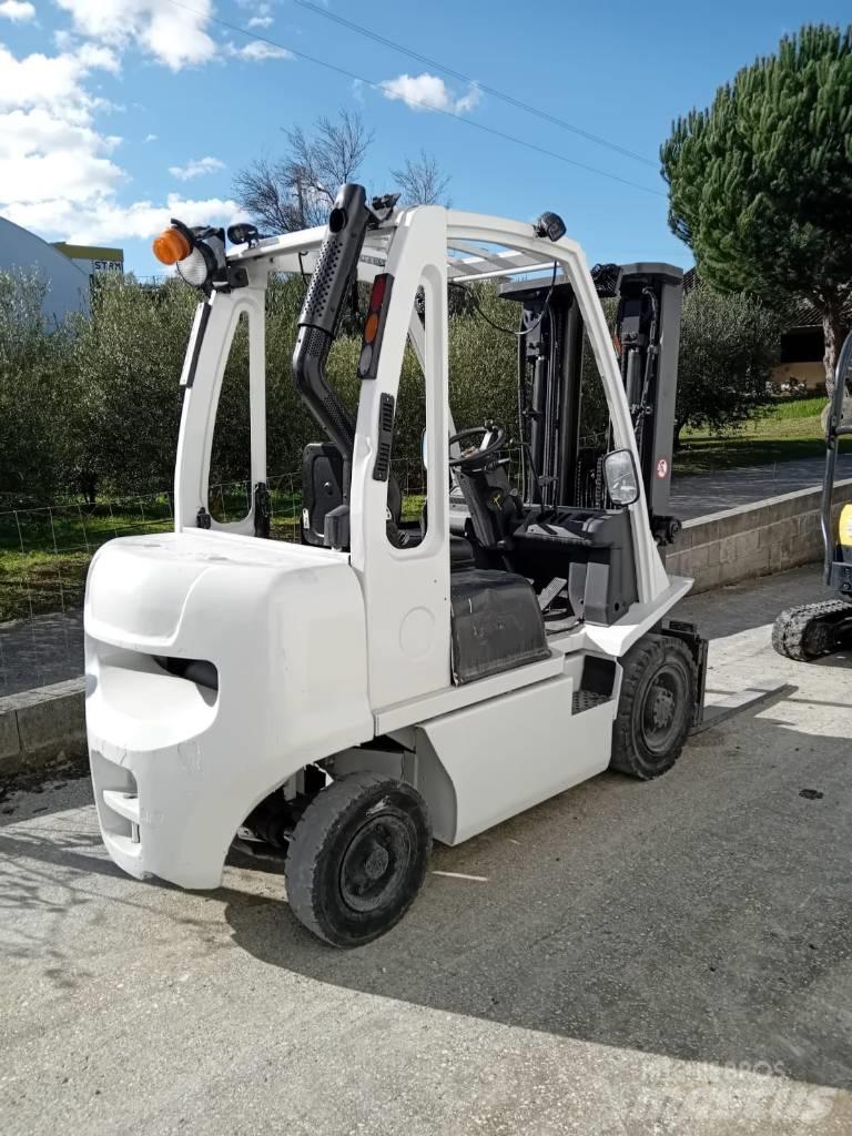 UniCarriers DX 25 Dizelski viličarji