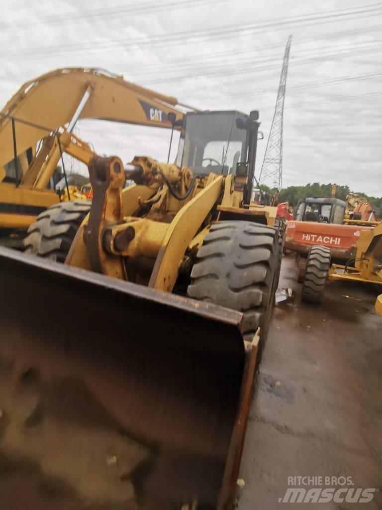 CAT 966F Kolesni nakladalci