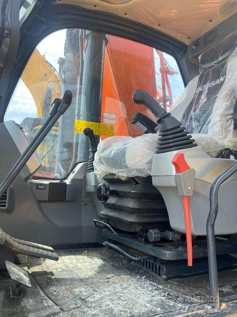 Doosan DX 300 Bagri goseničarji