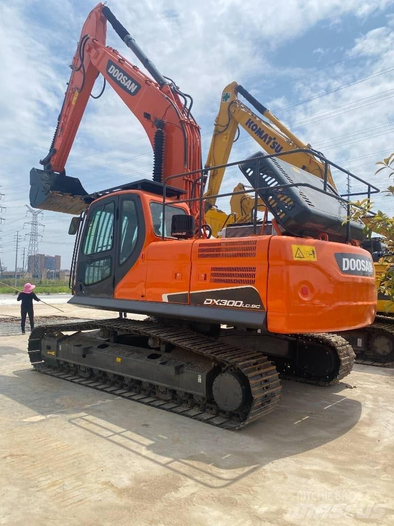 Doosan DX 300 Bagri goseničarji