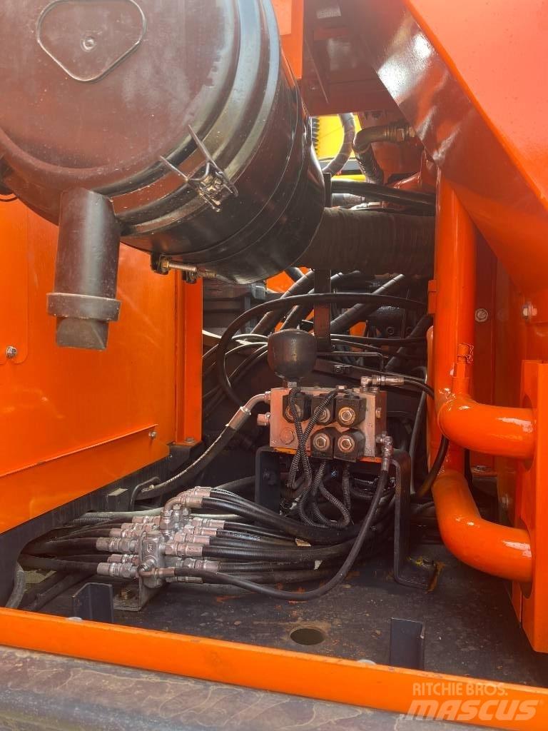 Doosan DX 300 Bagri goseničarji