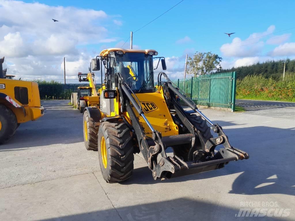 JCB 412 Kmetijski teleskopski nakladalci