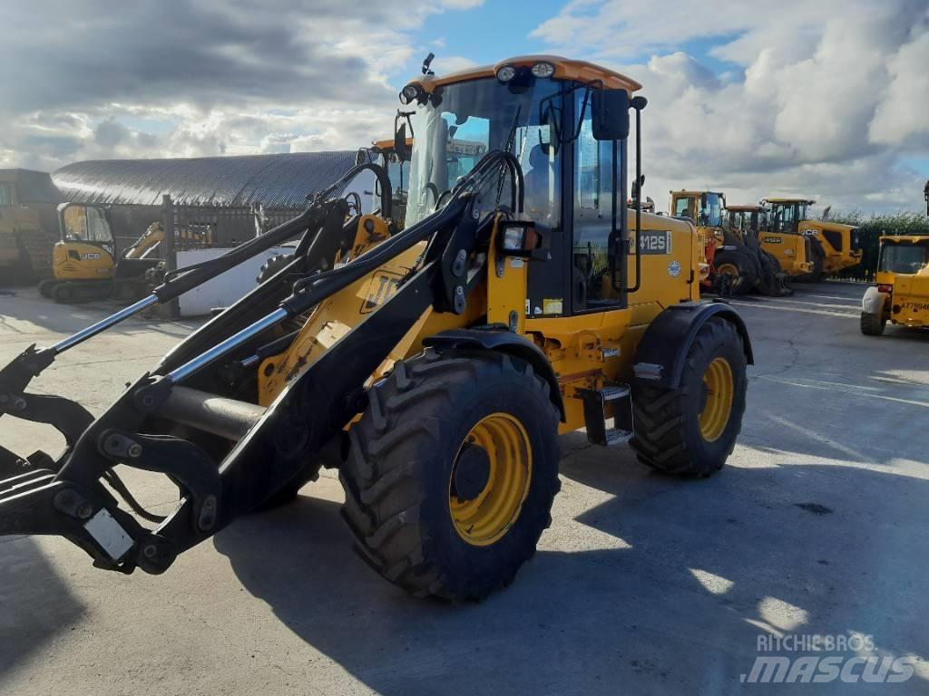 JCB 412 Kmetijski teleskopski nakladalci