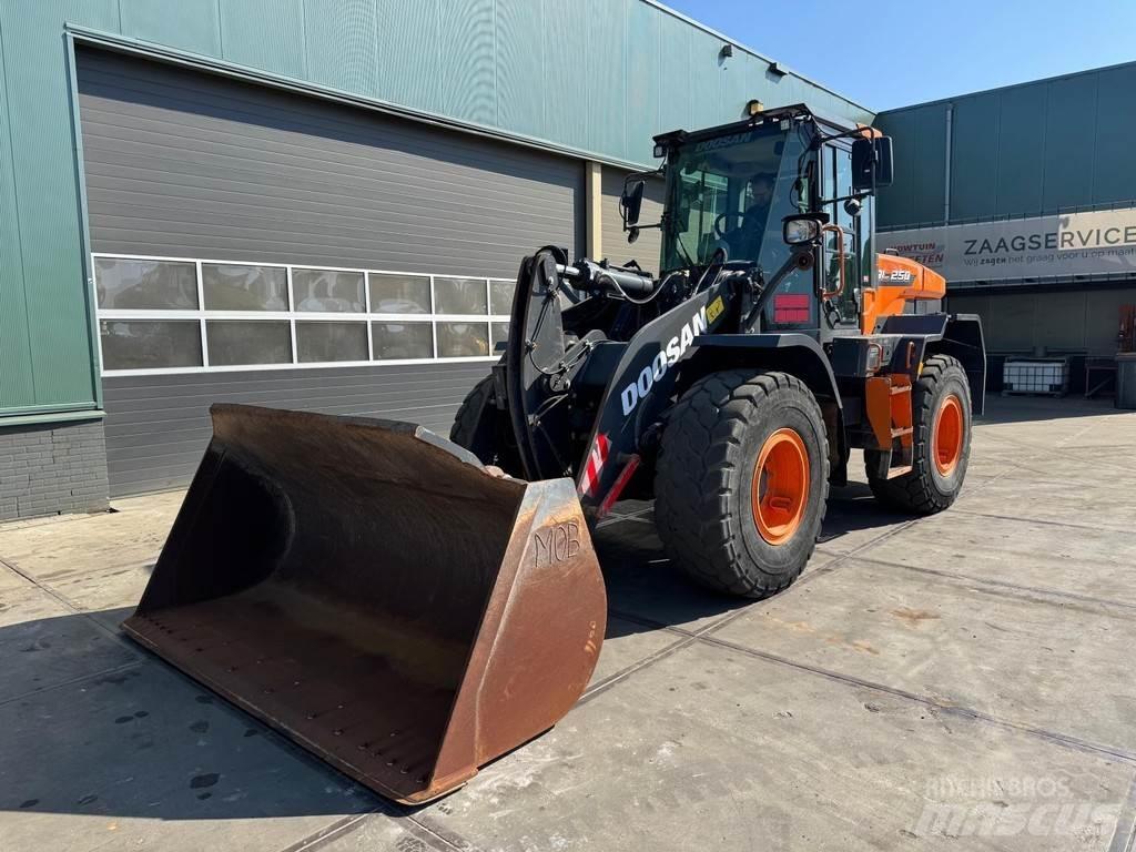 Doosan DL250-7 Kolesni nakladalci