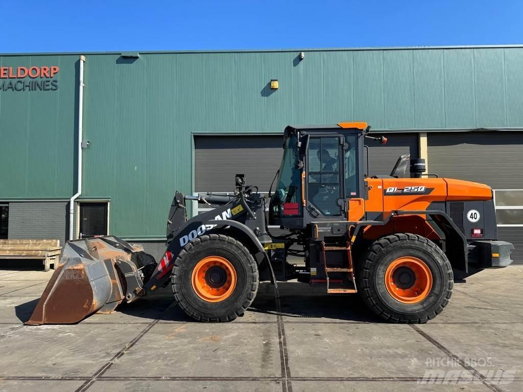 Doosan DL250-7 Kolesni nakladalci