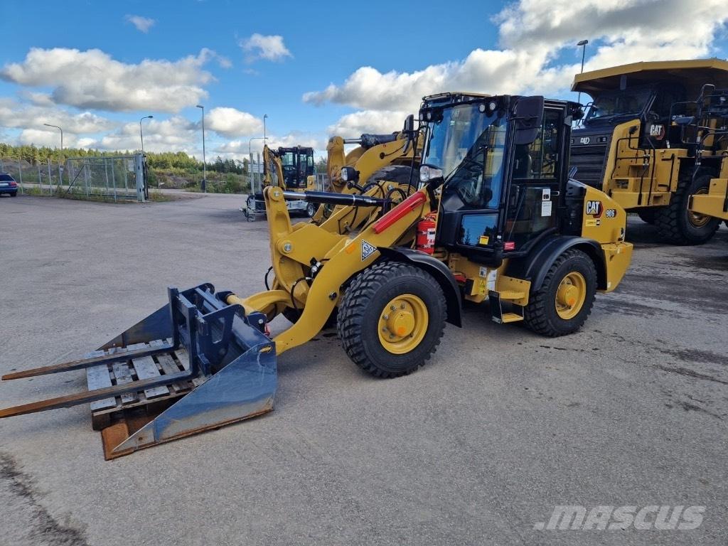 CAT 906 Kolesni nakladalci