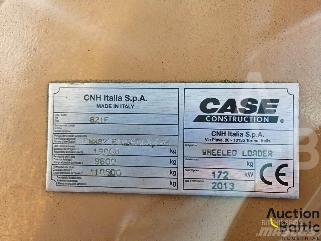 CASE 821 F Kolesni nakladalci