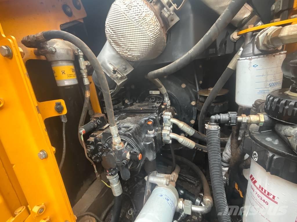 JCB JS 130 LC Bagri goseničarji