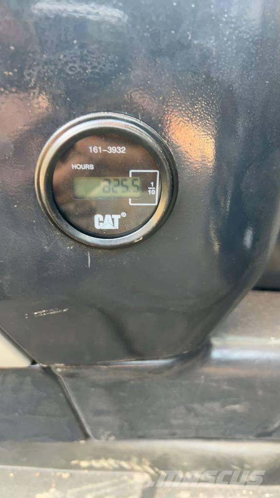 CAT 325 D Bagri goseničarji
