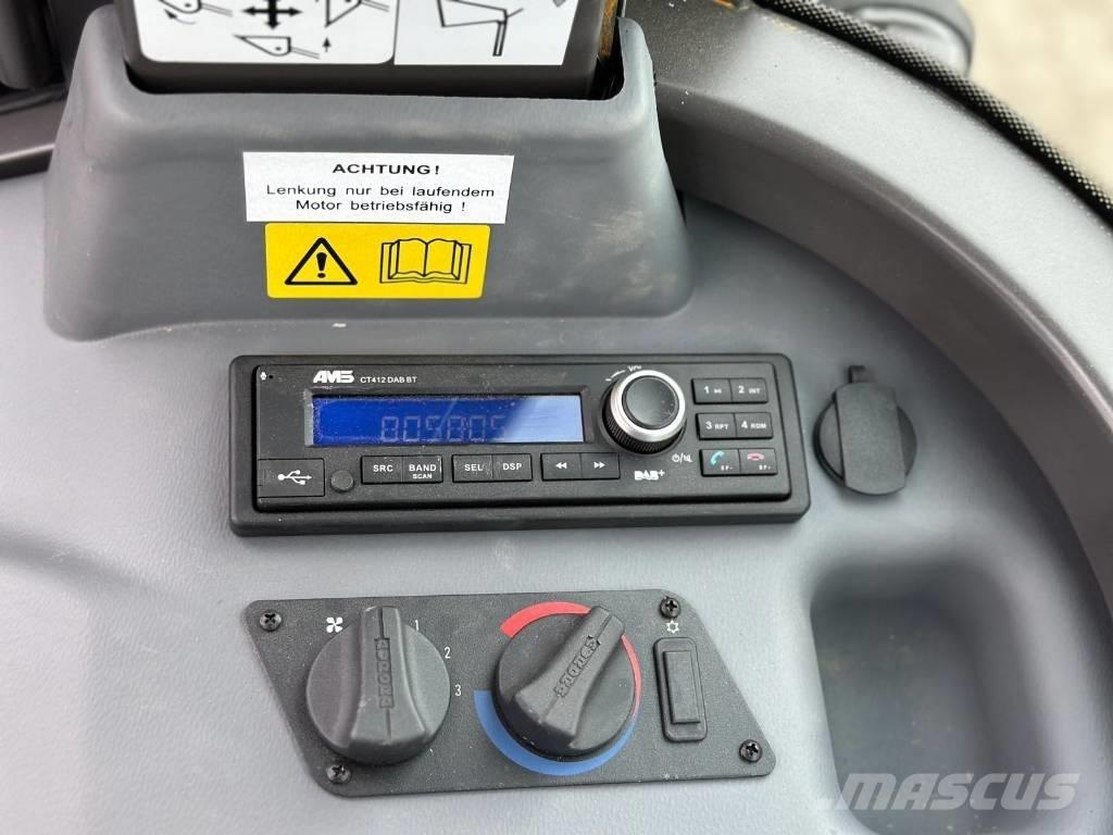 Mecalac AX 700 Kolesni nakladalci