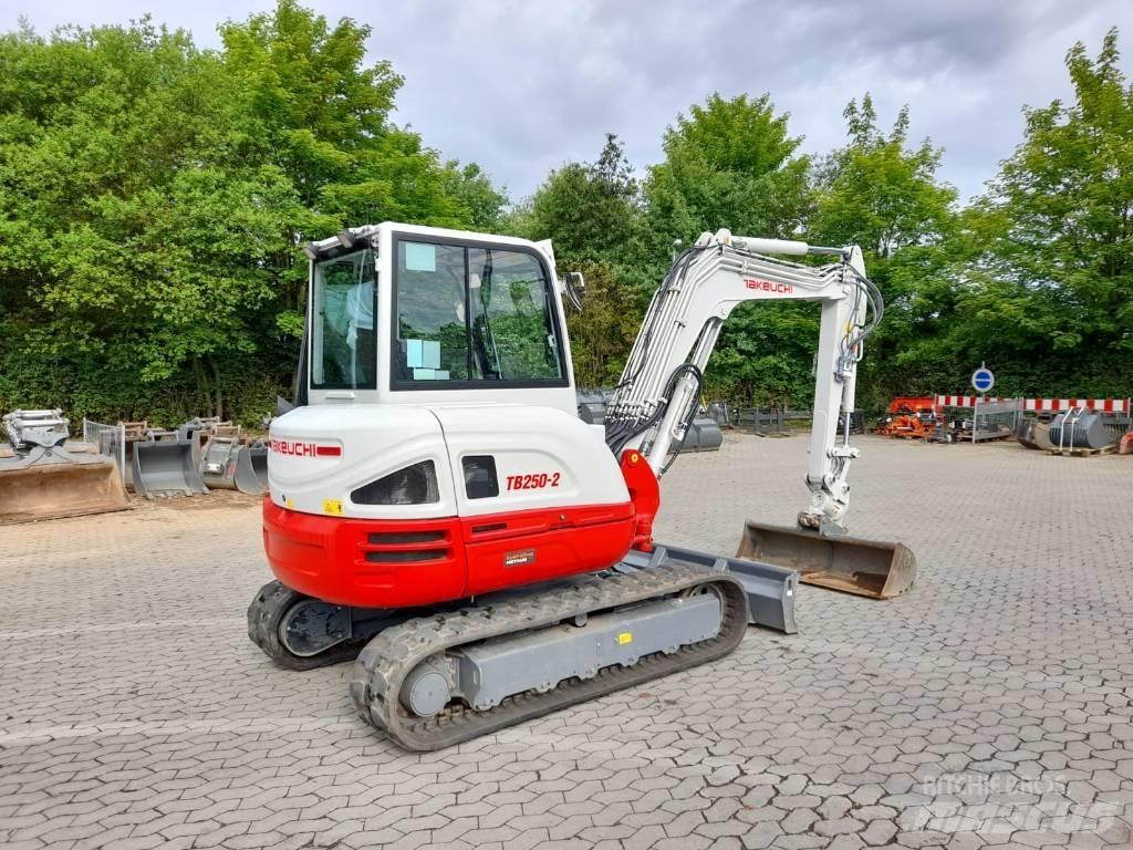 Takeuchi TB 250-2 Mini bagri <7t
