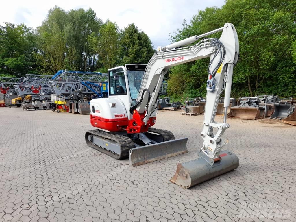 Takeuchi TB 250-2 Mini bagri <7t