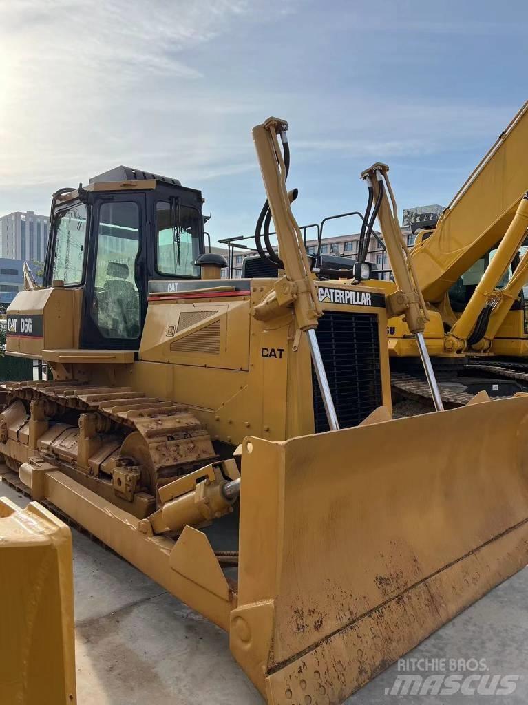 CAT D 6 G Buldožerji goseničarji