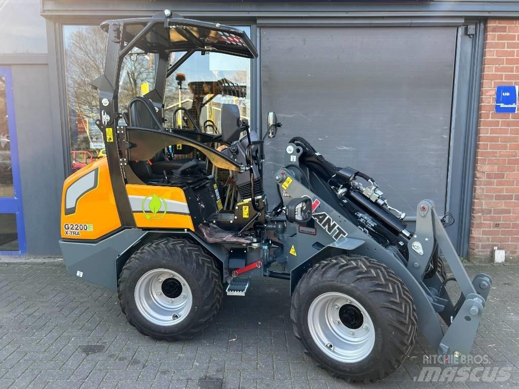 GiANT G2200E X-tra Večnamenski nakladalci