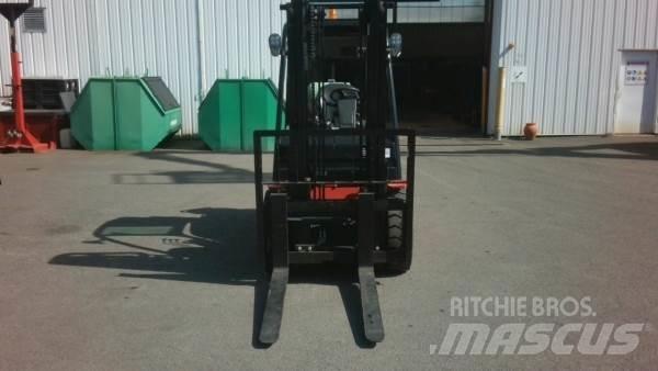 Manitou MI30G ST5 Terenski viličar