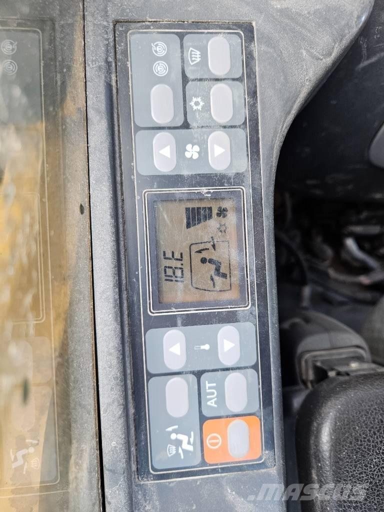 CAT 323 Bagri goseničarji