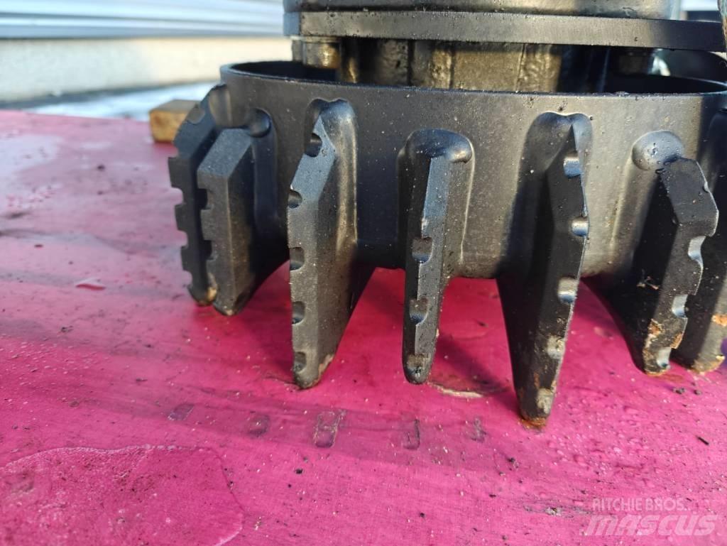 Komatsu C 93 Glave za kombajne