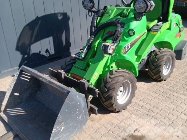 Avant E6 Skid steer mini nakladalci