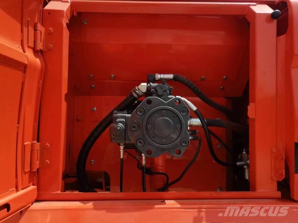 Doosan DX 300 Bagri goseničarji