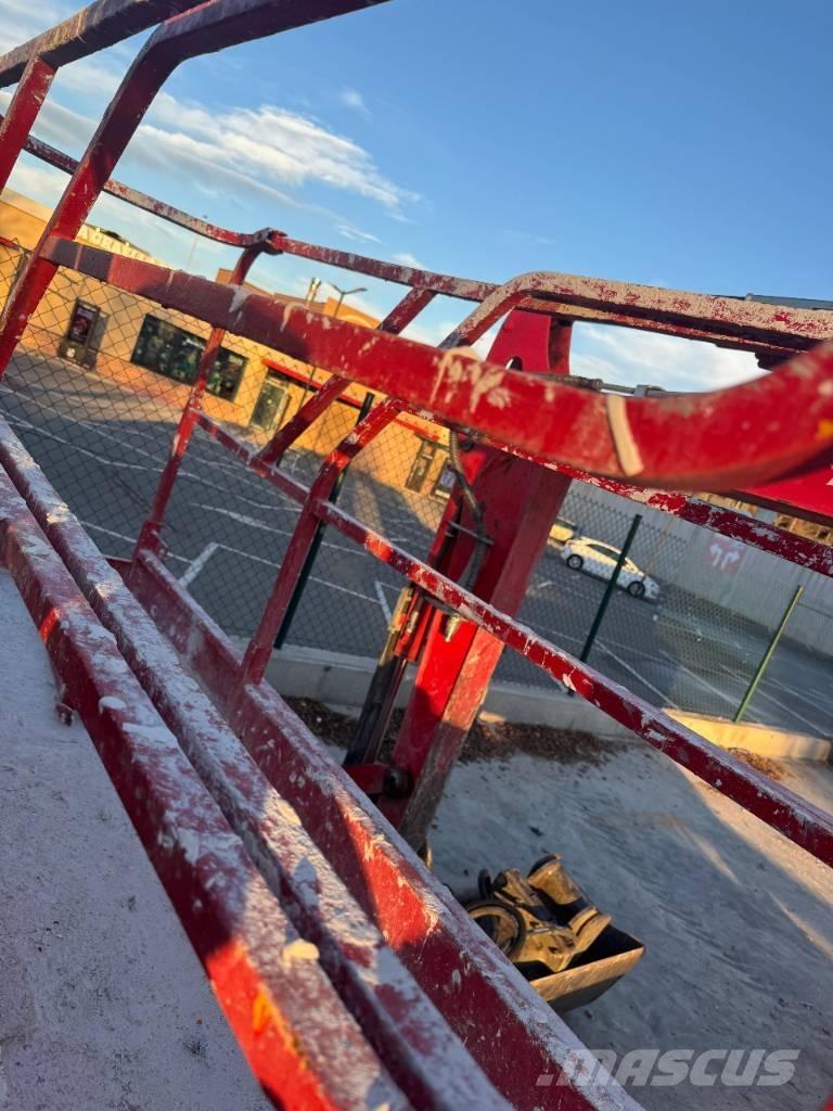 Haulotte Compact 8 Škarjaste dvižne ploščadi