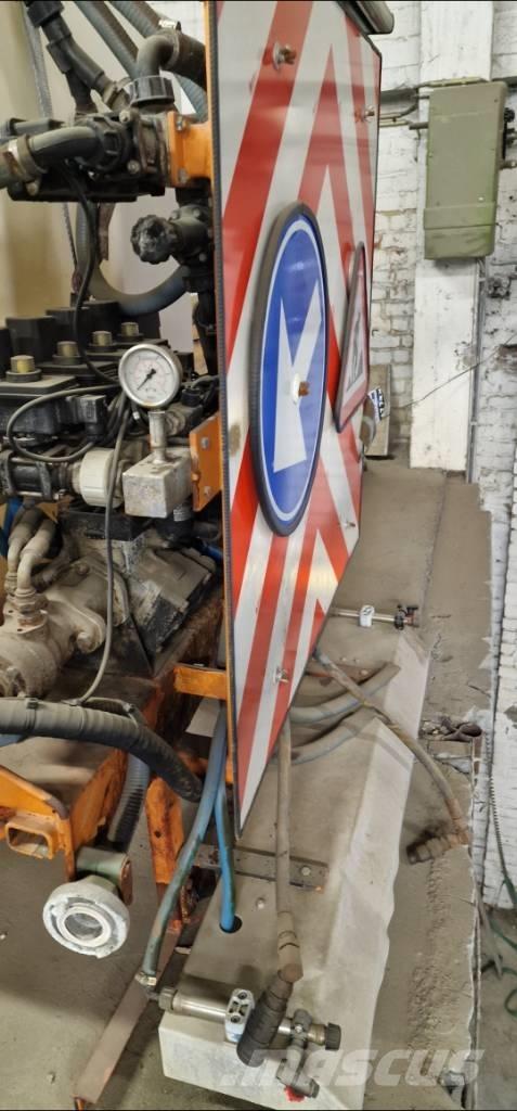 Ausa B 200 H Cestni pometači