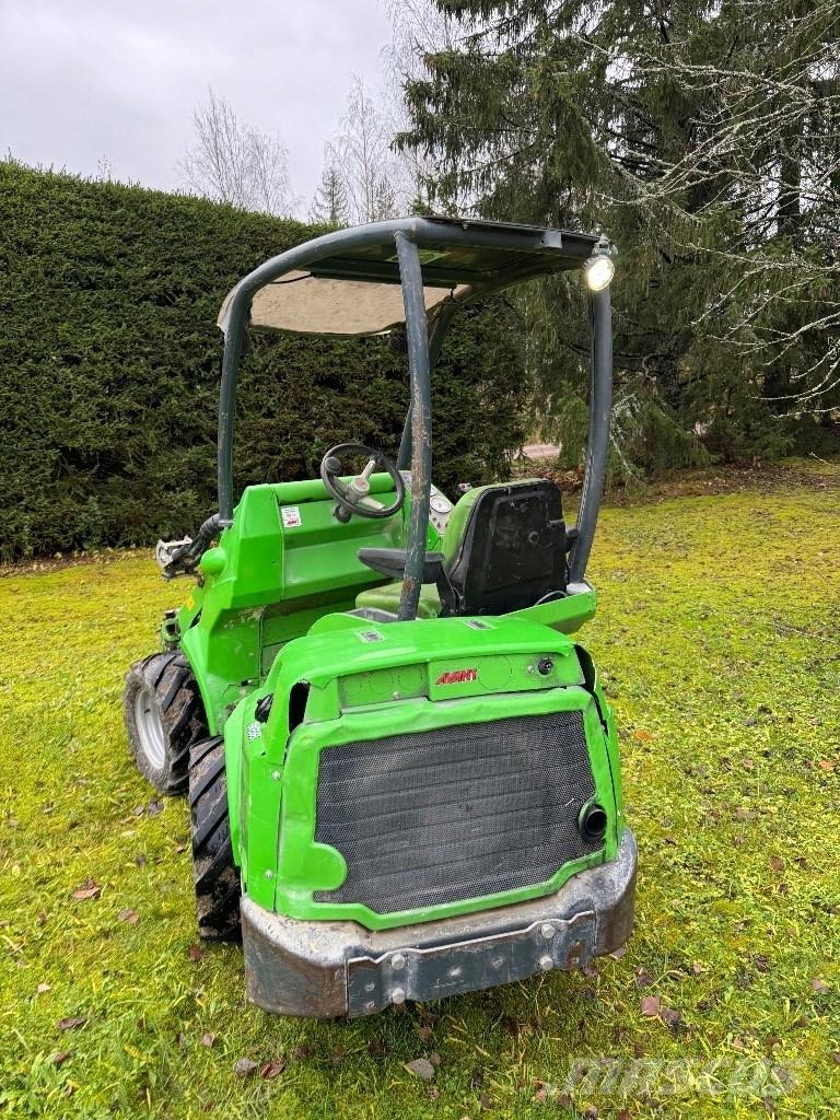 Avant 528 Večnamenski nakladalci