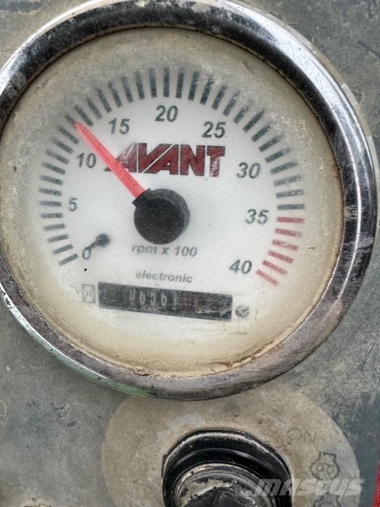 Avant 528 Večnamenski nakladalci